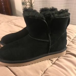 Black Ugg boots